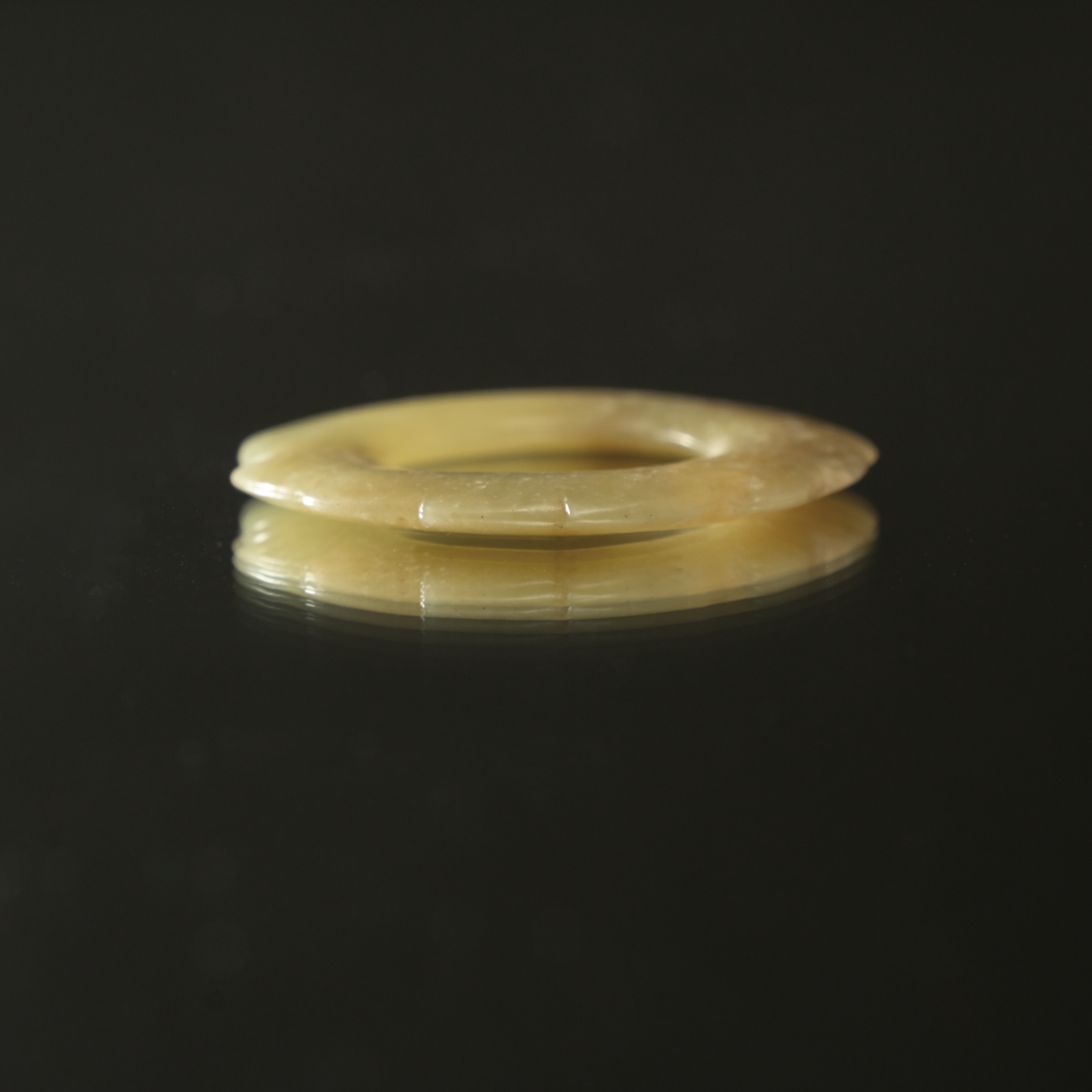 Lot 033 A RARE HONGSHAN CULTURE JADE 'XUANJI' (ARCILLARY DISC)
C. 4000–3000 BC
红山文化 玉璇玑 - Image 2