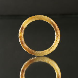 Lot 037 A RARE YELLOW JADE 'TWISTED ROPE' BANGLE
WARRING STATES PERIOD (475–221 BC)
战国 绞丝纹黄玉镯