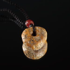 Lot 044 AN ARCHAIC JADE 'DEITY AND BEAST MASK' HEART-SHAPED PENDANT (JIXINPEI)
LIANGZHU CULTURE (C. 3300–2300 BC) OR LATER
良渚文化或更晚 神人兽面纹鸡心佩
