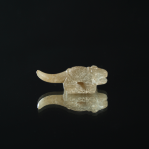 Lot 047 AN ARCHAIC JADE FIGURE OF A MYTHICAL TURTLE-DRAGON
HONGSHAN CULTURE (C. 4700–2900 BC) OR LATER
红山文化或更晚 玉雕神兽（龙首龟）