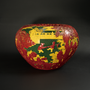 Lot 050 A LARGE MULTI-COLORED CINNABAR LACQUER 'BOYS AT PLAY' JAR
QING DYNASTY (1644–1911)
清 三色漆剔红“童子戏水图”大缸