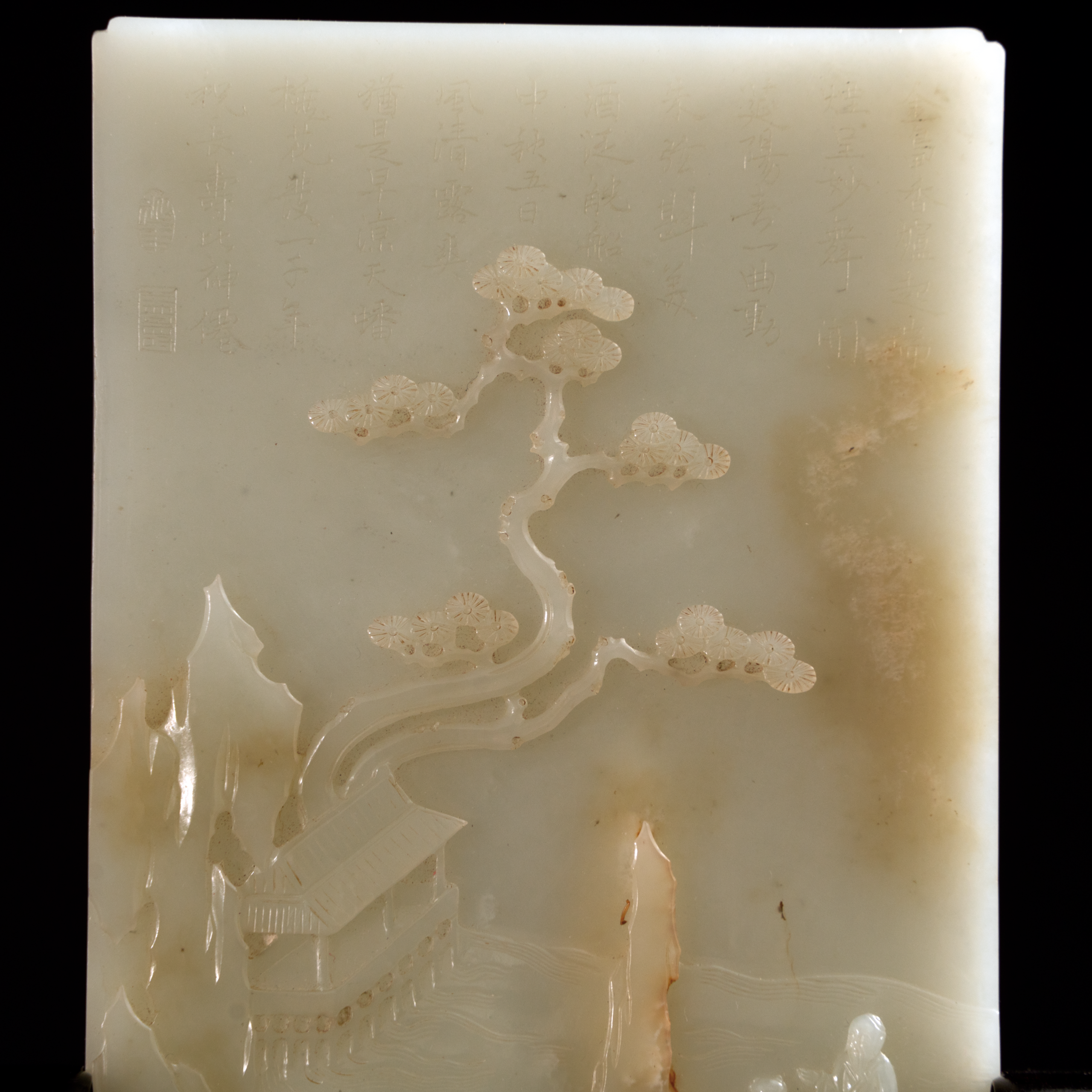 Lot 054 A RARE WHITE JADE 'LANDSCAPE AND POEM' TABLE SCREEN
QING DYNASTY, 18TH - 19TH CENTURY
清代 白玉带皮雕山水人物诗文插屏 - Image 3