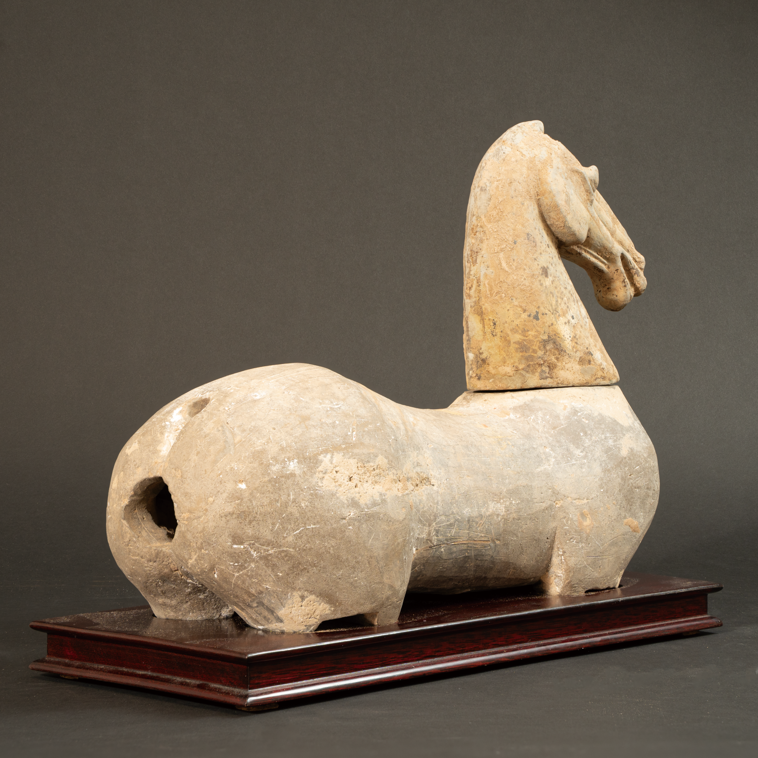Lot 061 A POTTERY FIGURE OF A RECLINING HORSE
HAN DYNASTY (206 BC–AD 220)
汉 陶马 - Image 2