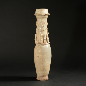 Lot 065 A RARE WHITE-GLAZED 'DRAGON AND PROGENY' FUNERARY VASE
SONG - YUAN DYNASTY (10TH - 14TH CENTURY)
宋至元 白釉堆塑龙纹魂瓶