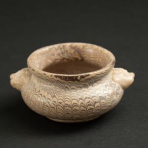 Lot 068 A MARBLED 'LION-MASK' INCENSE BURNER
TANG DYNASTY
唐 绞胎双狮耳簋式炉