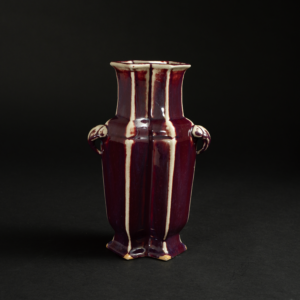 Lot 075 A FLAMBE-GLAZED 'DOUBLE-CONJOINED' VASE WITH ELEPHANT HANDLES
YONGZHENG PERIOD, QING DYNASTY
清雍正 窑变釉双象耳菱口双联瓶