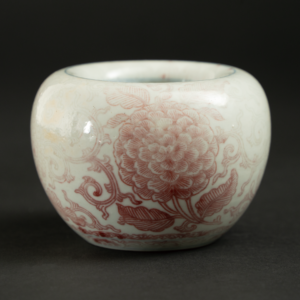 Lot 078 AN UNDERGLAZE-RED 'FLORAL' WATER POT
Guangxu PERIOD, QING DYNASTY
釉里红缠枝花卉纹水丞
清 光绪