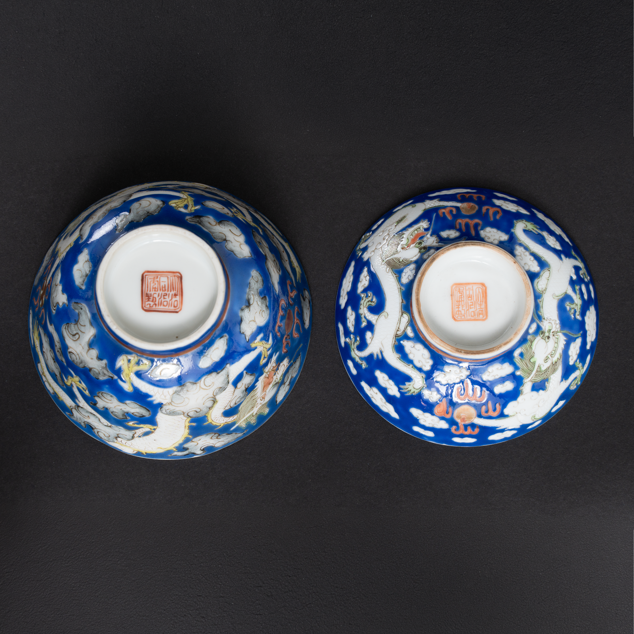 Lot 080 A BLUE-GROUND ENAMELLED 'DRAGON' LIDDED CUP
TONGZHI PERIOD, QING DYNASTY
蓝地粉彩云龙纹盖碗
清同治 - Image 2