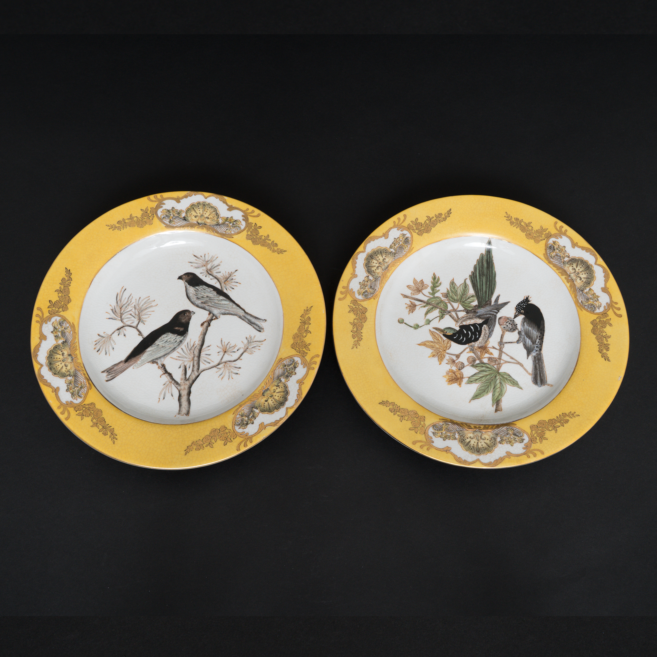 Lot 081 A FAMILLE-ROSE 'BIRDS AND FLOWERS' DISH
20TH CENTURY
粉彩花鸟纹盘
二十世纪