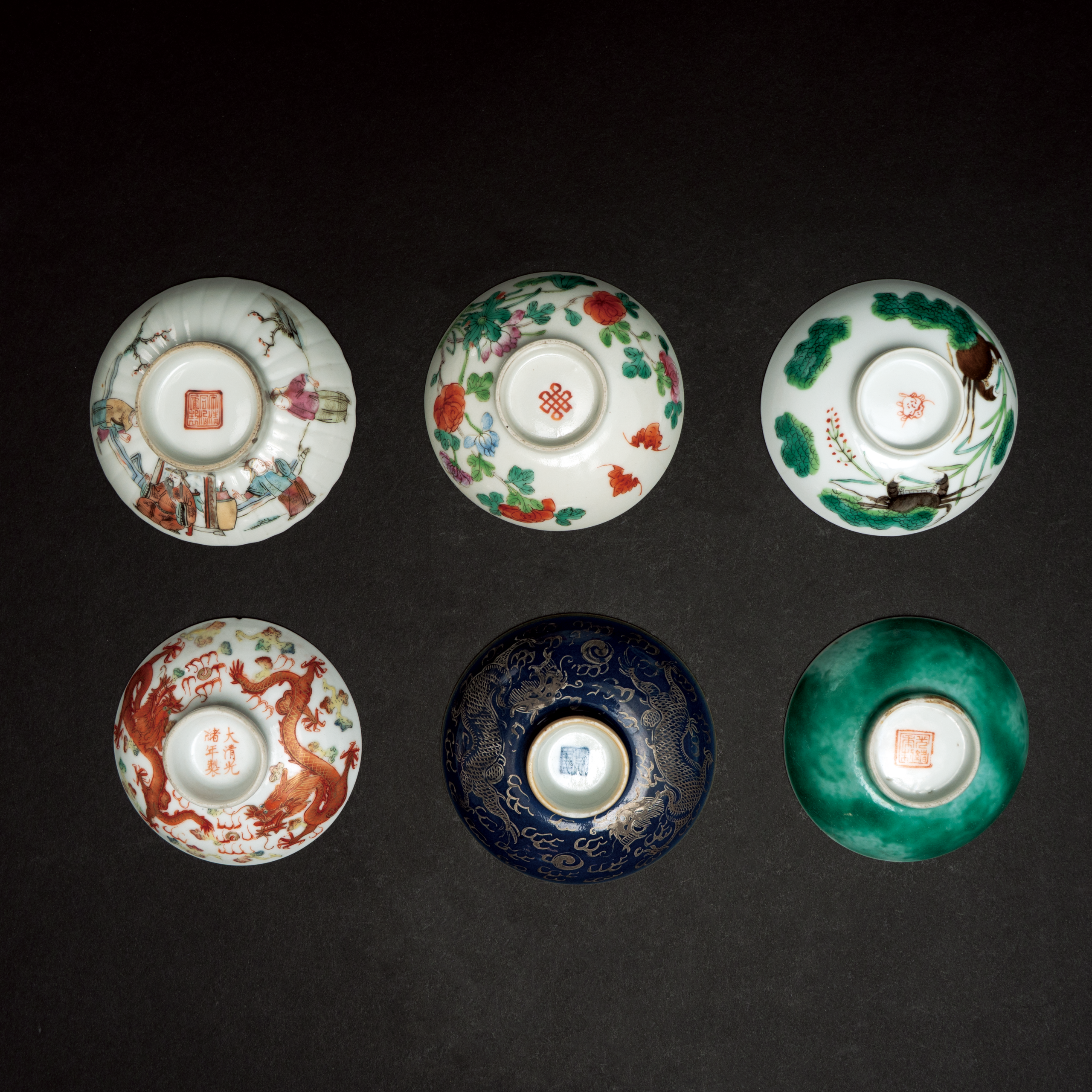 Lot 083 A GROUP OF SIX ASSORTED PORCELAIN CUP COVERS
LATE QING DYNASTY / REPUBLIC PERIOD
晚清至民国 粉彩及各色釉小杯盖六件一组