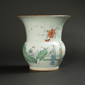 Lot 090 A FAMILLE ROSE 'LADIES IN A GARDEN' VASE (Zhadou)
REPUBLIC PERIOD (1912–1949)
民国 粉彩庭院仕女图渣斗尊