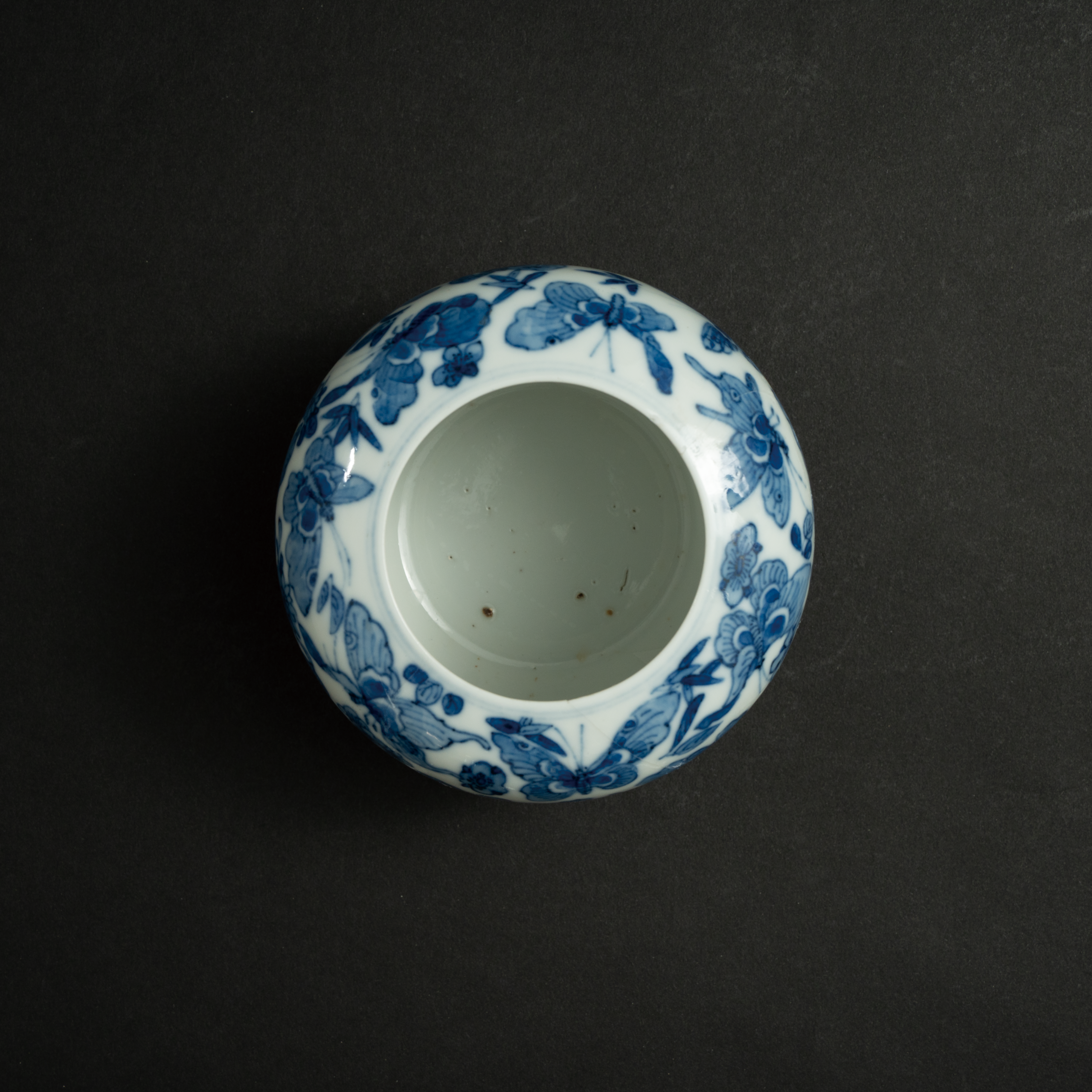 Lot 100 A BLUE AND WHITE 'BUTTERFLIES AND FLOWERS' WATER POT
19TH CENTURY
清19世纪 青花百蝶纹小缸 - Image 2